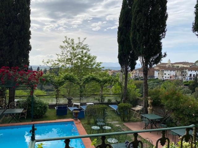 Quattro Gigli Hotel มนโตโปลิอินวัลดาร์โน ภายนอก รูปภาพ