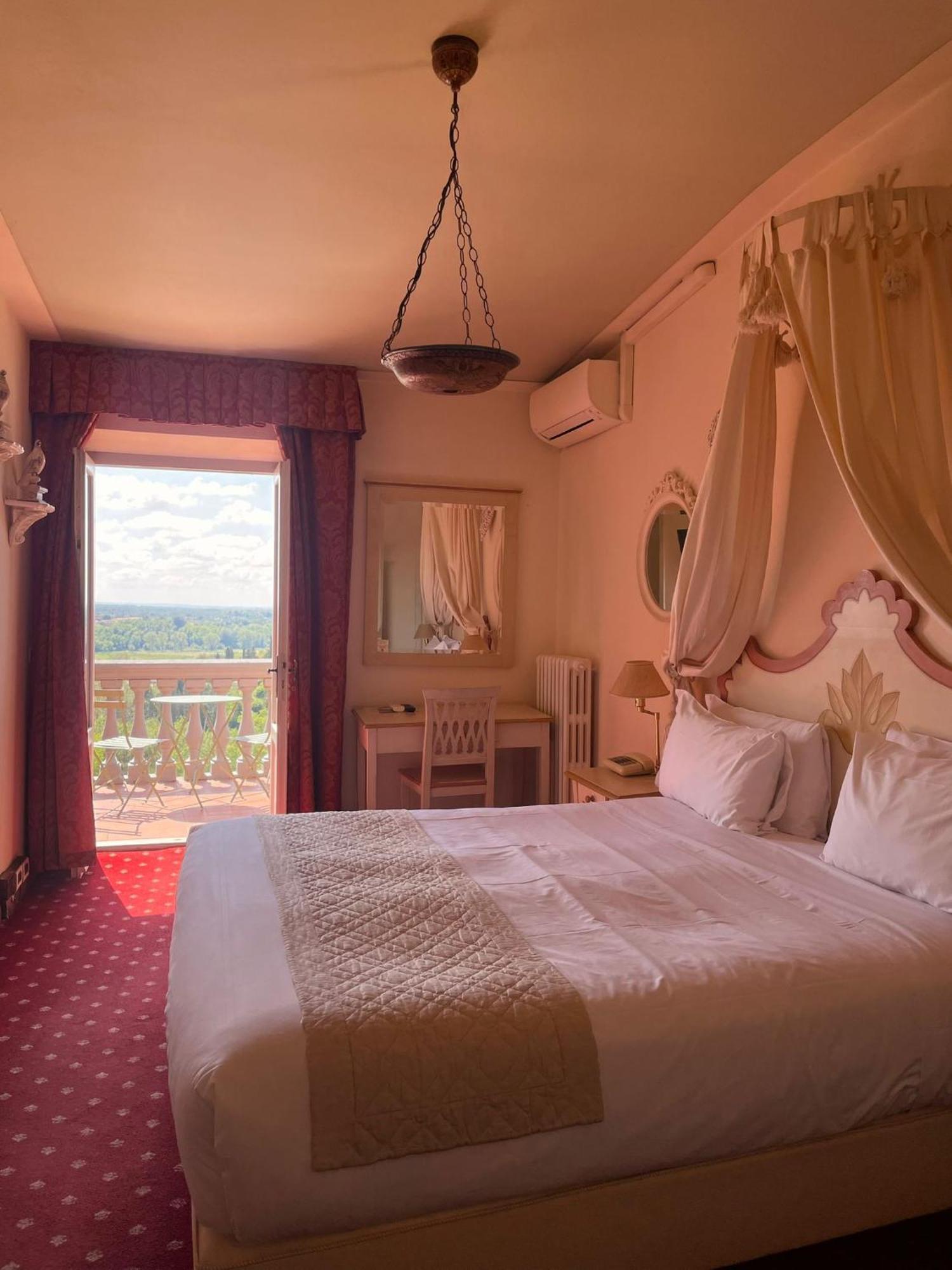 Quattro Gigli Hotel มนโตโปลิอินวัลดาร์โน ภายนอก รูปภาพ