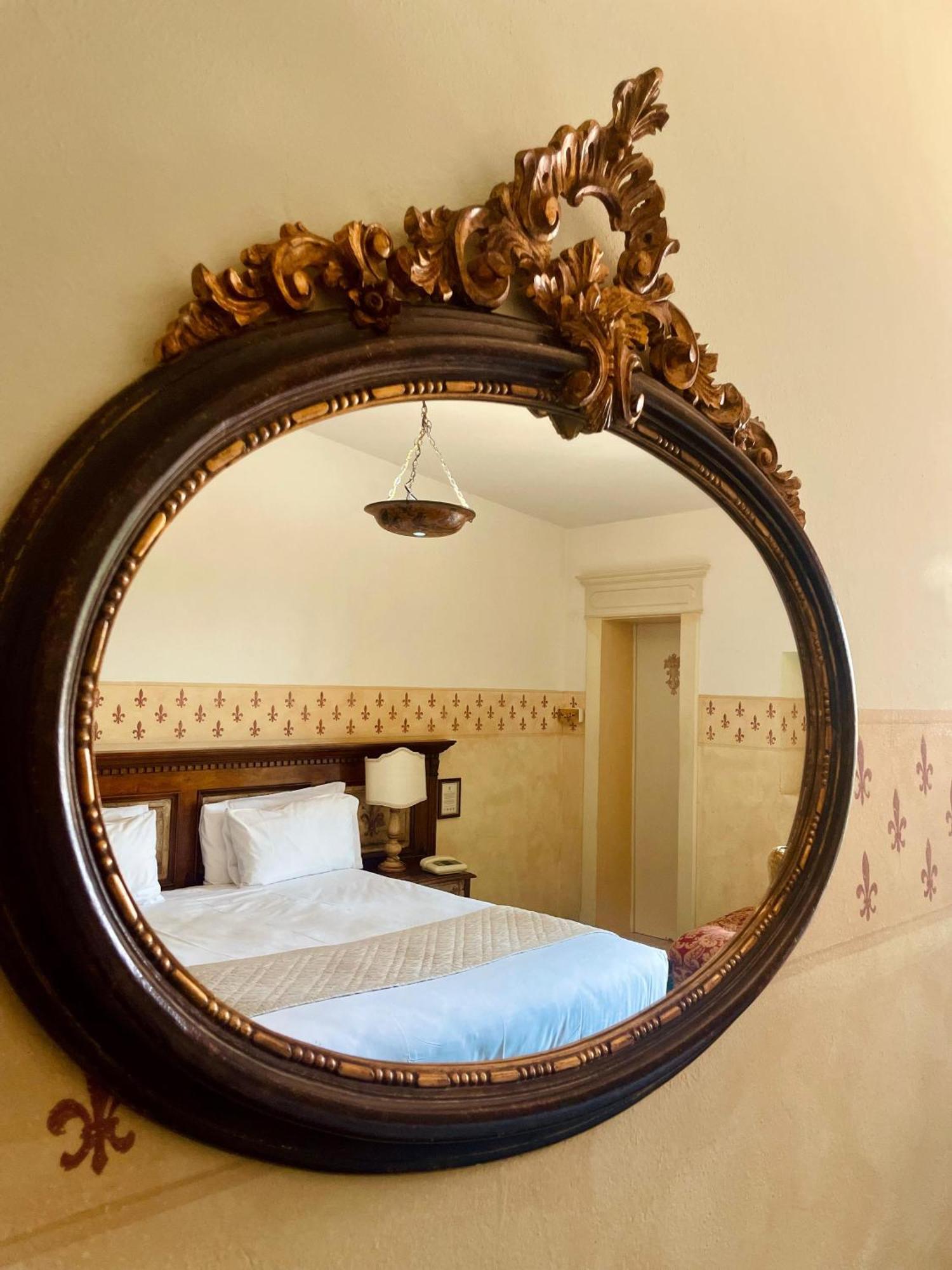 Quattro Gigli Hotel มนโตโปลิอินวัลดาร์โน ภายนอก รูปภาพ