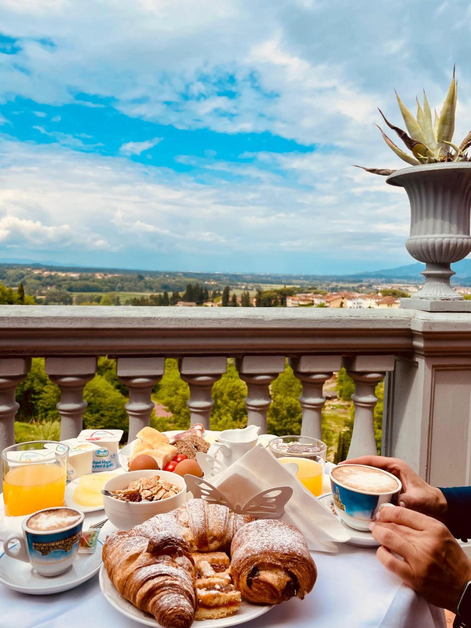Quattro Gigli Hotel มนโตโปลิอินวัลดาร์โน ภายนอก รูปภาพ