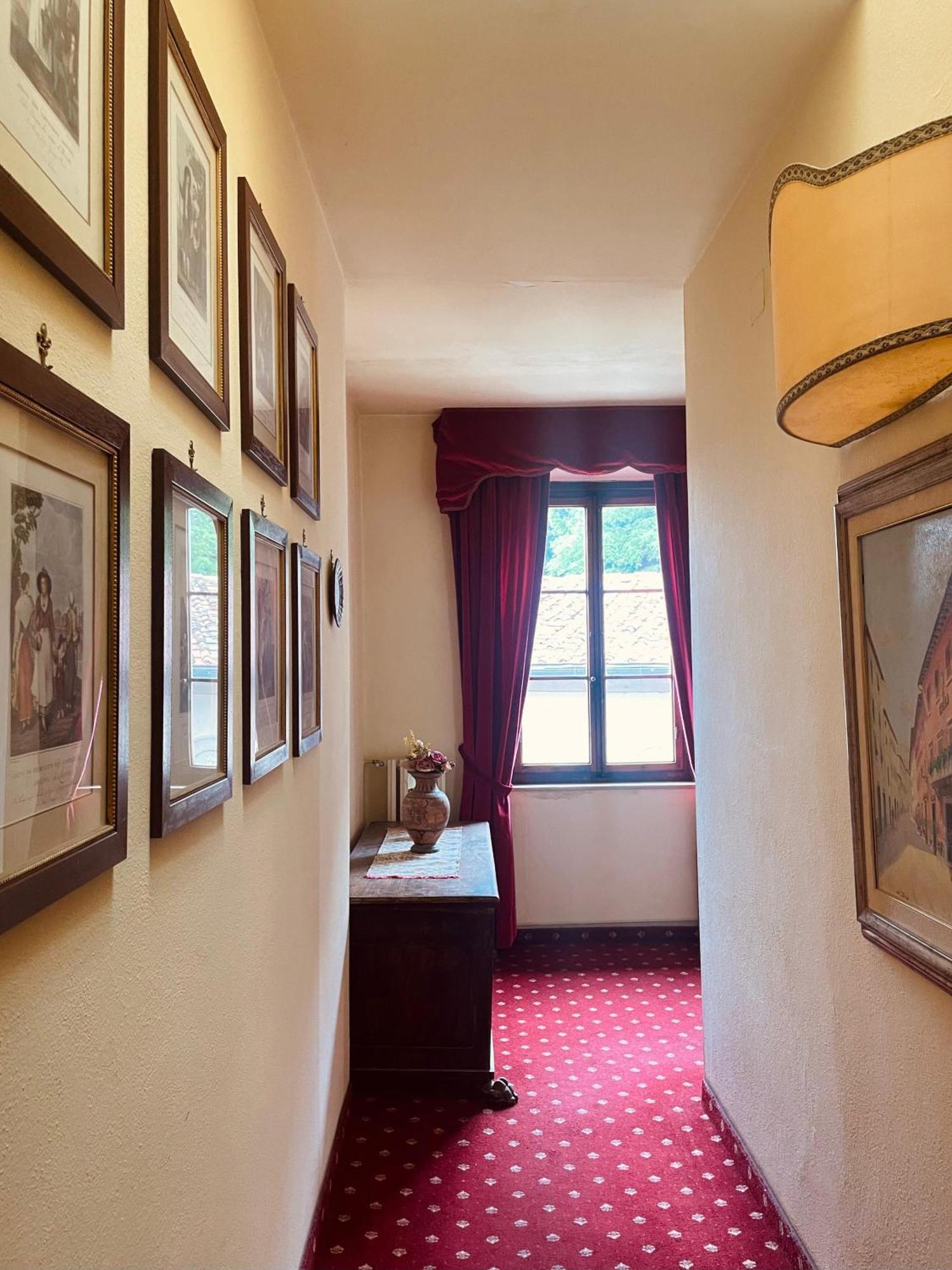Quattro Gigli Hotel มนโตโปลิอินวัลดาร์โน ภายนอก รูปภาพ